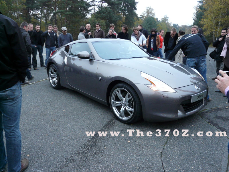 Illustration for article titled 2009 Nissan 370Z Spotted Naked In Europe But Not On A Beach